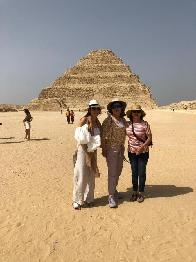 Pyramids And Sphinx El Cairo